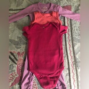 Primary clothing mini bundle. Size 12-18 months.